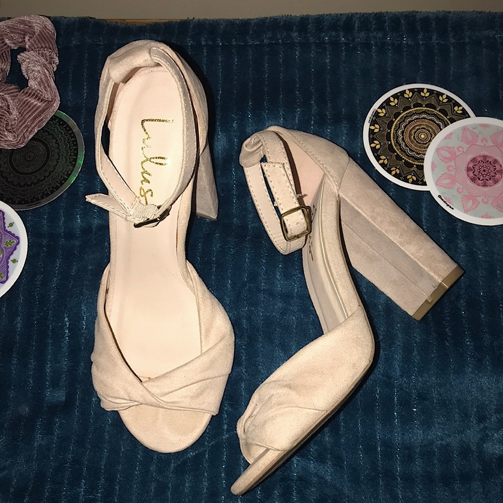 Lulus pink suede heels